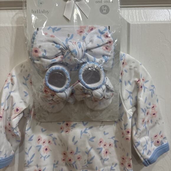 Lullaby Lane Sleeper 0-3 Months With Headbands And Matching Booties - Picture 6 of 7